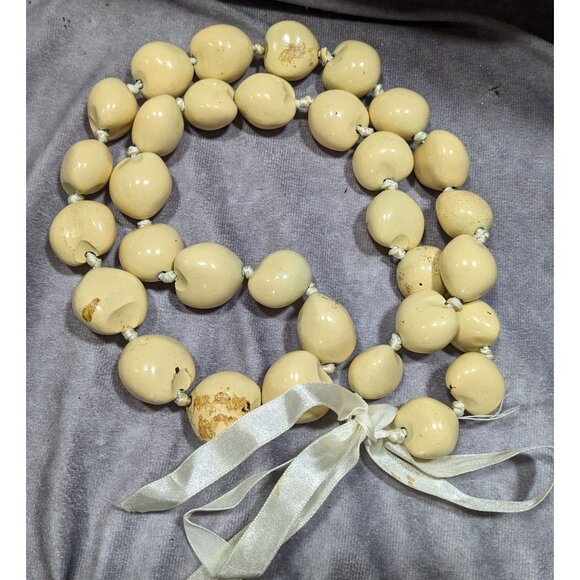 Traditional Hawaiian Cream Kukui Nut Necklace - Picture 5 of 5